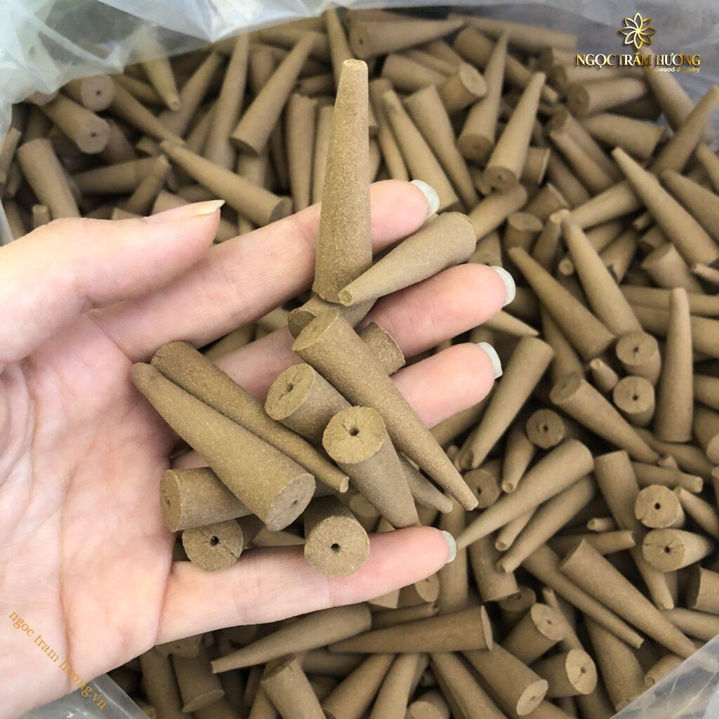 Vòng trầm hương từ thiên nhiên - Ngọc Trầm Hương Giá trầm hương đốt