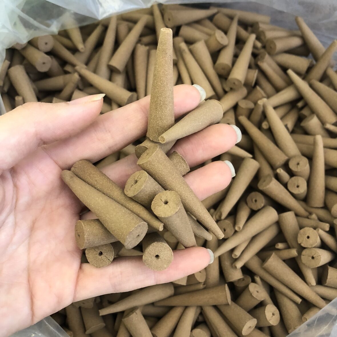 Vòng trầm hương từ thiên nhiên - Ngọc Trầm Hương Giá trầm hương đốt