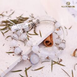 Vòng tay đá mặt trăng mix charm bạc tài lộc