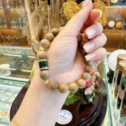 Vòng tay trầm hương tự nhiên Malaysia 12li mix charm vàng 24k