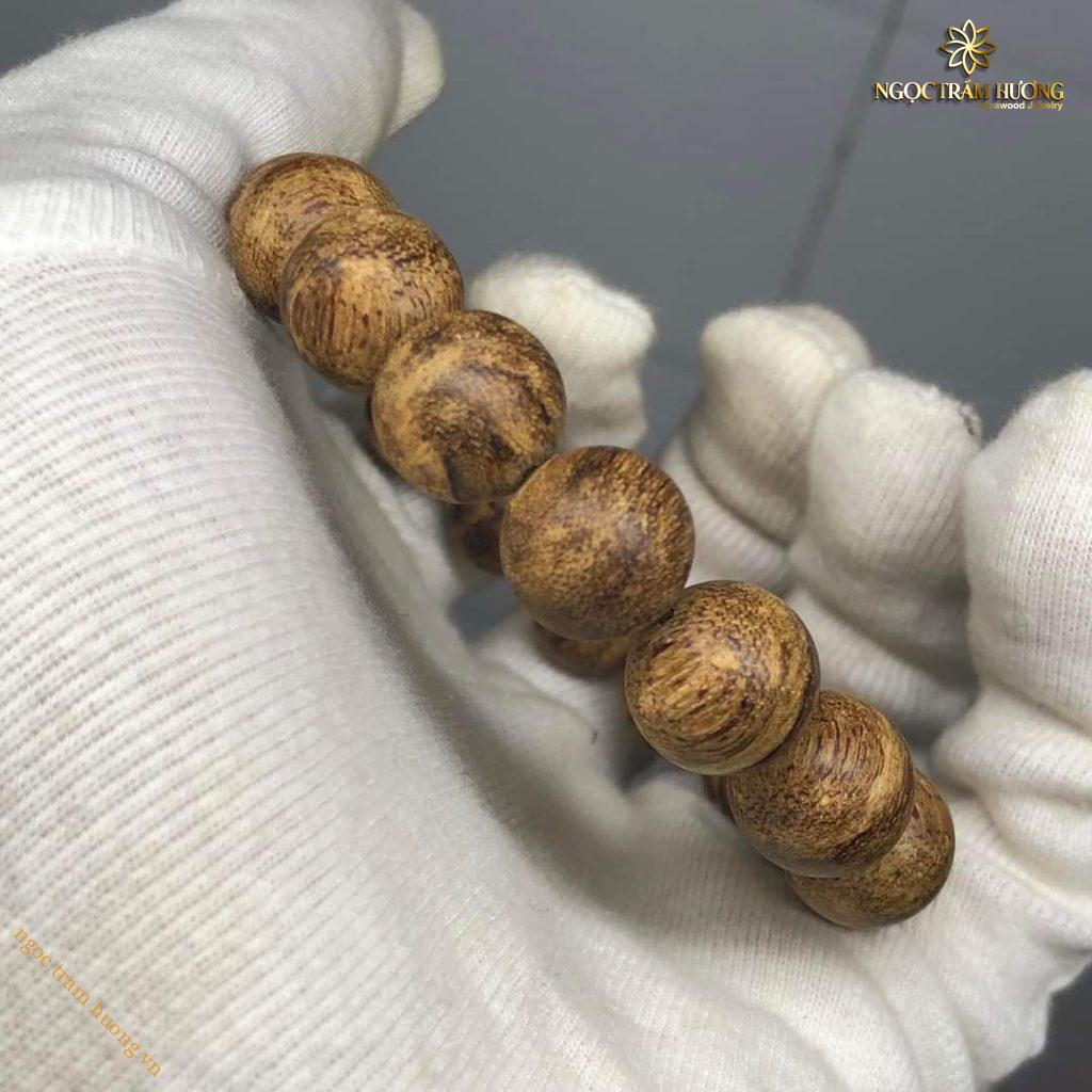 Vòng trầm hương từ thiên nhiên - Ngọc Trầm Hương Đặc điểm của trầm hương banh quầng