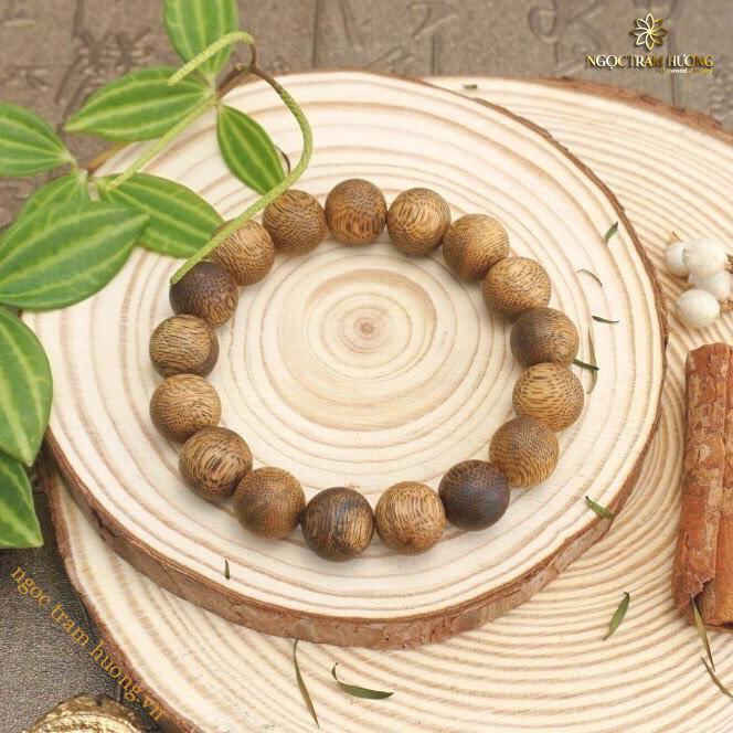 Vòng trầm hương Indo 10 li tự nhiên
