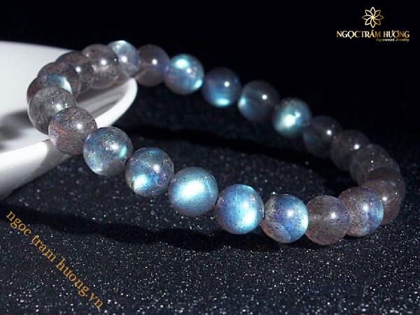 Vòng trầm hương từ thiên nhiên - Ngọc Trầm Hương Đá mặt trăng