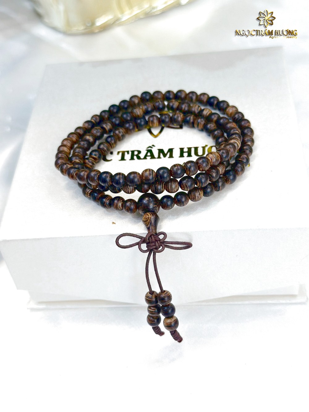 Vòng trầm hương từ thiên nhiên - Ngọc Trầm Hương Vòng trầm sánh ngang 5 li 216 hạt