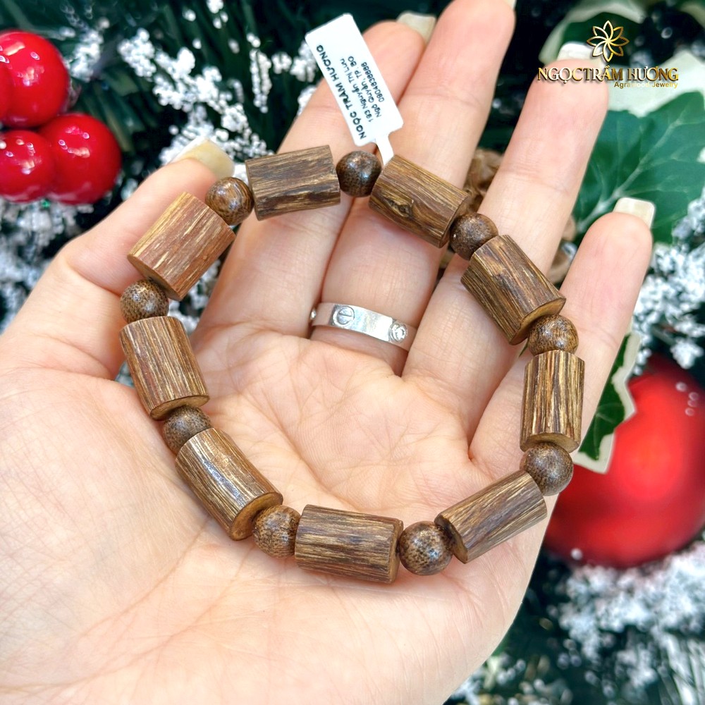 Vòng trầm sánh cành 14 li Vòng trầm hương từ thiên nhiên - Ngọc Trầm Hương
