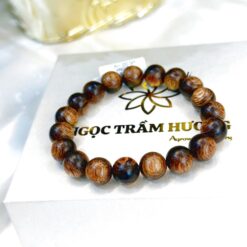 Vòng trầm hương từ thiên nhiên - Ngọc Trầm Hương Vòng trầm sánh tròn 10 li