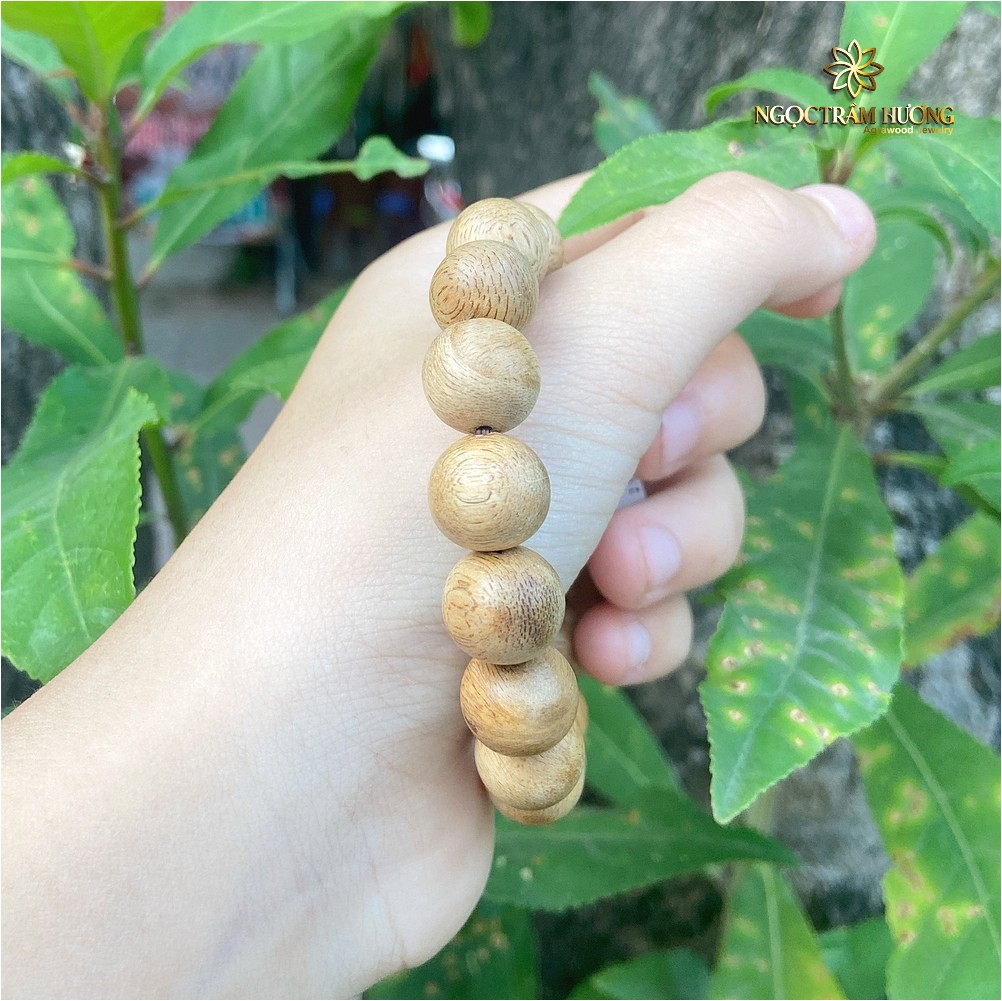 Vòng trầm hương từ thiên nhiên - Ngọc Trầm Hương Vòng trầm Banh Indo tròn 12li tự nhiên