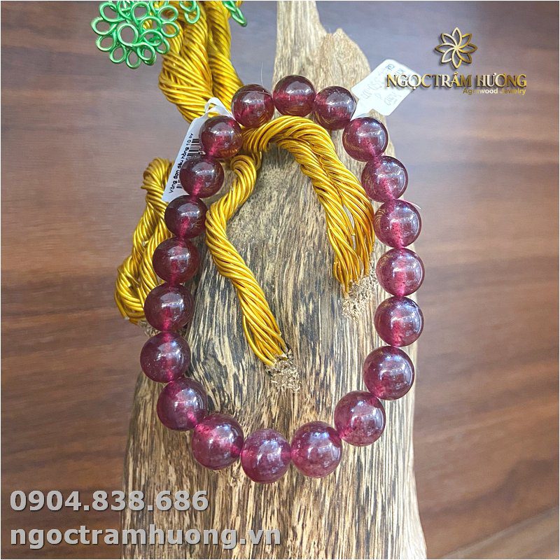 Vòng trầm hương từ thiên nhiên - Ngọc Trầm Hương Vòng tay Thạch anh dâu hồng 10 li